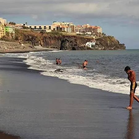 Peaceful Beachside Penthouse - 3 Bed 608 فونشال