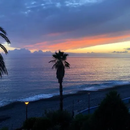 Peaceful Beachside Penthouse - 3 Bed 608 *