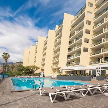 Peaceful Beachside Penthouse - 3 Bed 608 *