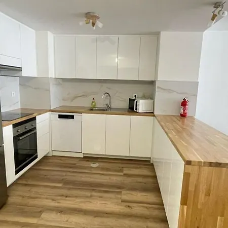 Peaceful Beachside Penthouse - 3 Bed 608