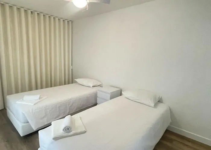 Peaceful Beachside Penthouse - 3 Bed 608 Apartament *
