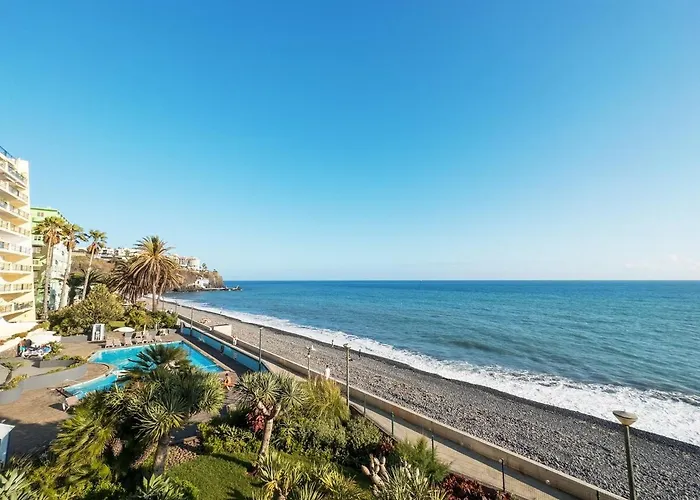 Peaceful Beachside Penthouse - 3 Bed 608 아파트 푼샬