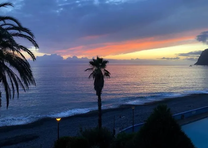 Peaceful Beachside Penthouse - 3 Bed 608 *