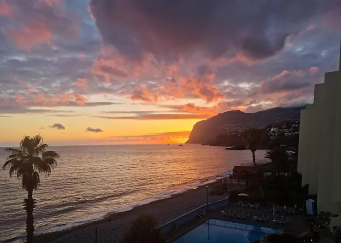 Peaceful Beachside Penthouse - 3 Bed 608