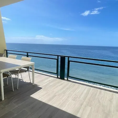 Peaceful Beachside Penthouse - 3 Bed 608 * Funchal (Madeira)